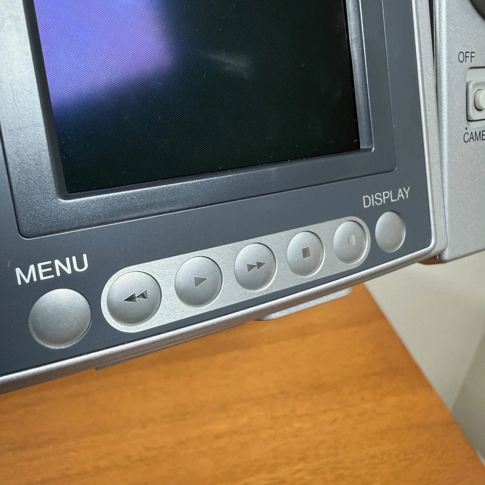 Sharp Viewcam VL-AH151 Hi8 Camcorder 400x Digital Zoom w/ Accessories No Battery